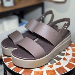 CROCS Brooklyn Platform Sandal 🤎